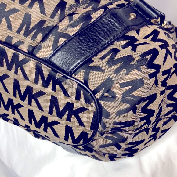 MICHAEL KORS tan and black signature satchel. Leather and canvas exterior. - Picture 12 of 16